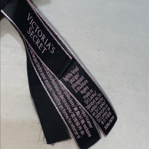 Victoria's Secret Midnight Black Lace lightly Lined Plunge Bra - Picture 5 of 7